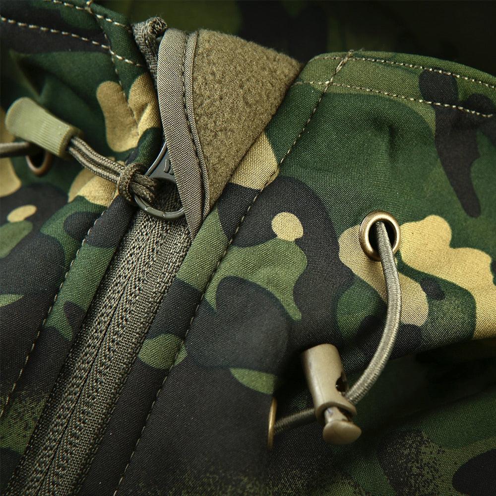 Men's Lightweight Green Camouflage Outdoor Jacket